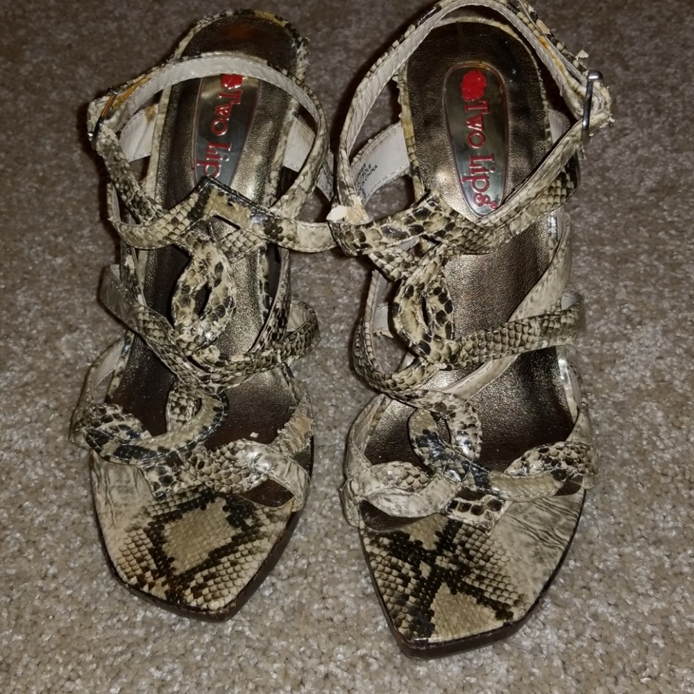 Strappy snake skin with carved wood wedge